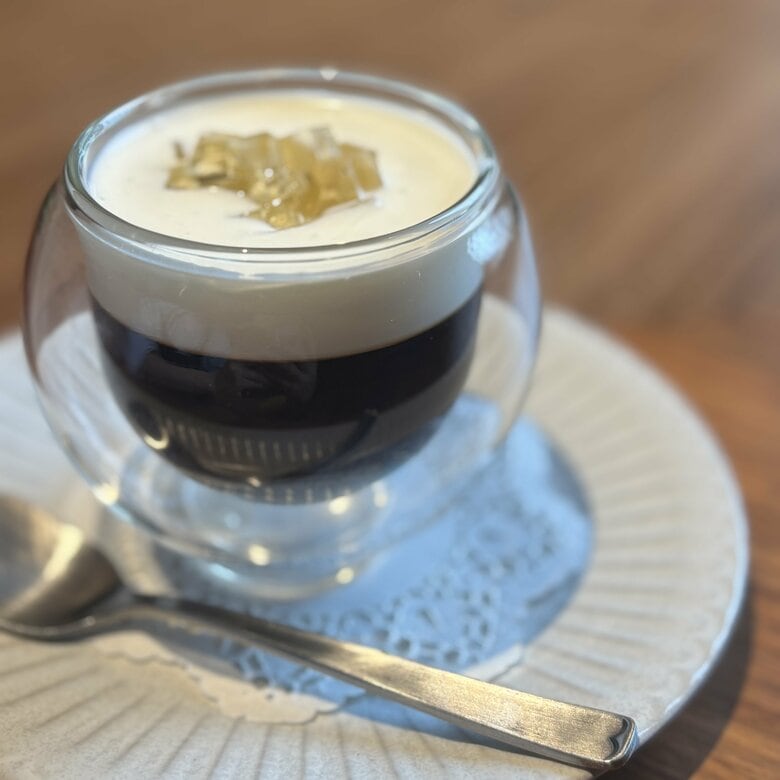 老舗喫茶の新業態…名古屋・錦三『cafe サンモリッツ CACHETTE』ワインセラーもあり大人の隠れ家のような雰囲気｜FNNプライムオンライン