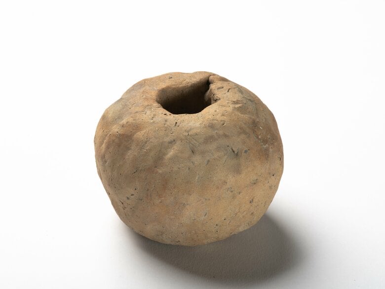 球状土製品  出典：奈良市埋蔵文化財調査センター