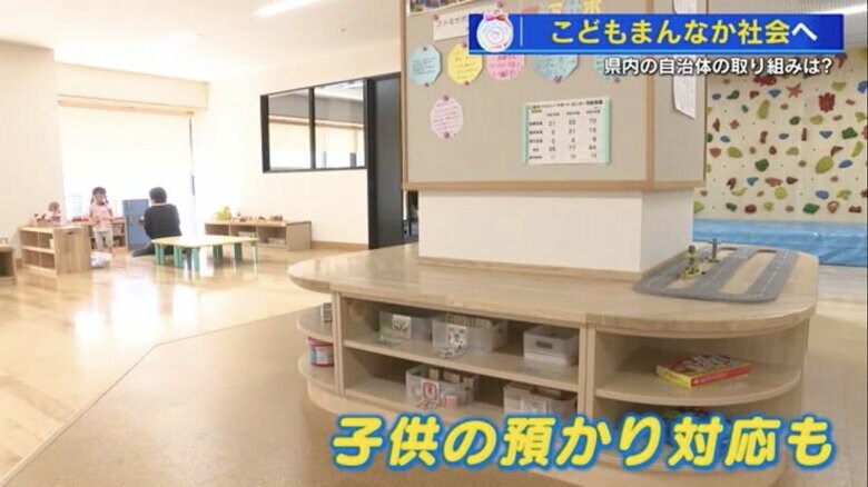 ボルダリング（右奥）がある三原市の児童館「ラフラフ」