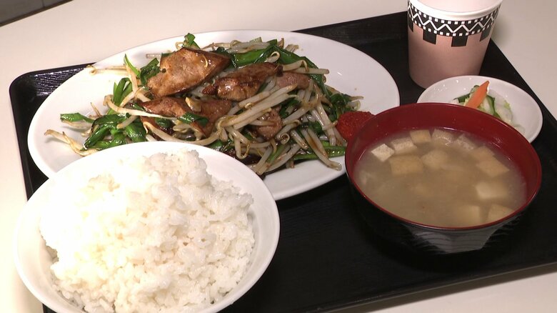 レバニラや金太郎【金・土曜に出店】の「レバニラ定食」1000円（税込み）