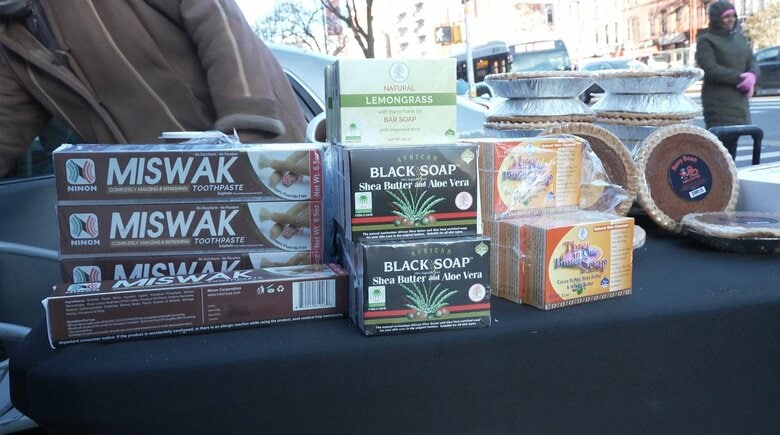 「Nation of Islam」の信者が販売する日用品など