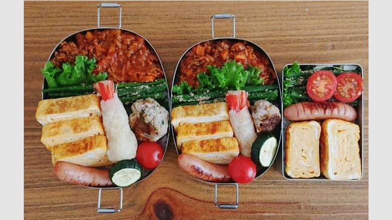 見せかけて弁当のきっかけとなった「海老の天ぷら弁当」（カニカマを使用）