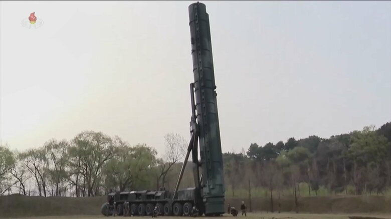 垂直に立てられた発射管