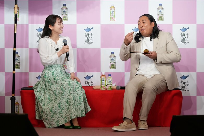 日本コカ・コーラ「綾鷹 桜デザインボトル」発売記念PRイベント