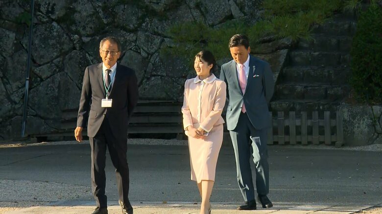 佐賀城を視察される愛子さま　10月11日