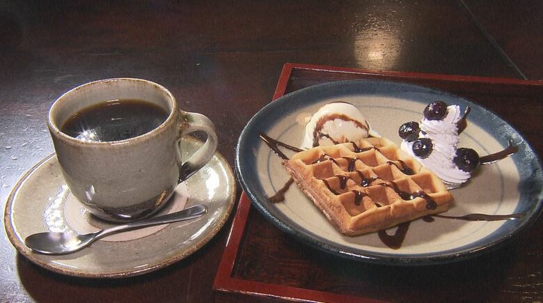 ワッフルとコーヒー