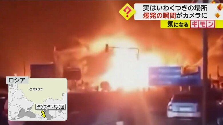 爆発の瞬間。オレンジ色に光っている
