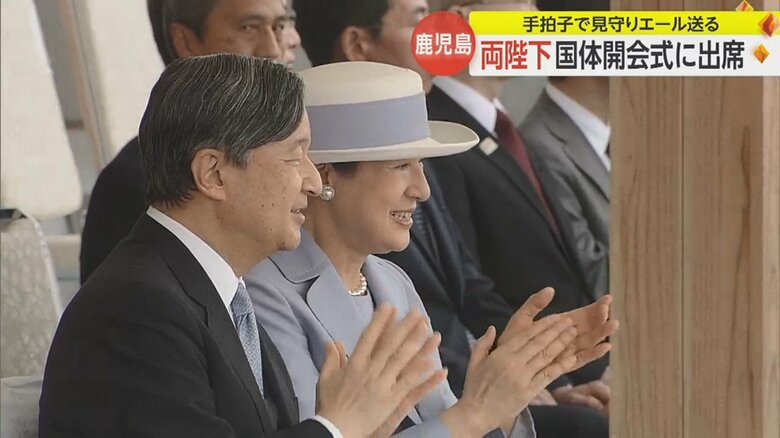 選手団の入場行進が始まると手拍子を取りながら見守り、出場者にエールを送られた