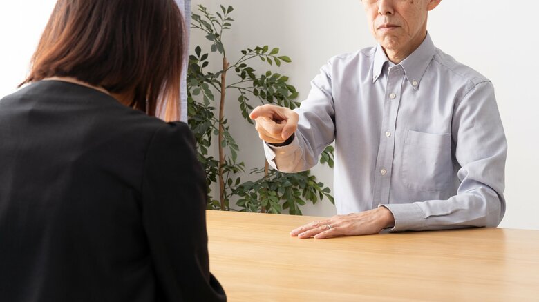 実は老害に見えている行動に注意（イメージ）