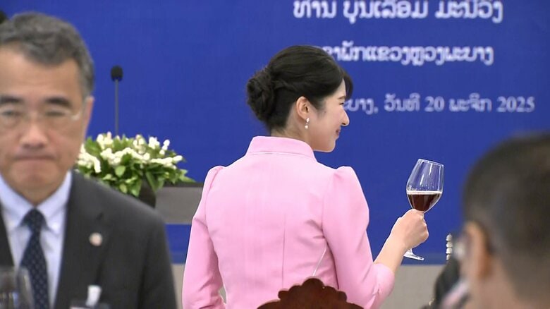 午餐会ではラオス語を交えておことばを述べられた　11月20日