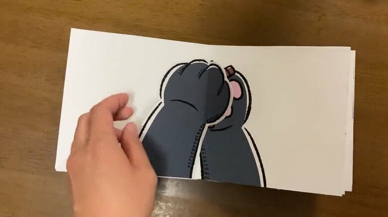 「ねぇマーマ？これ、なーんだ？？」11、12ページ目