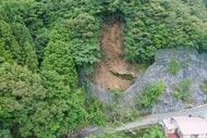 奈良・十津川村で土砂崩れ　国道168号が高さ50ｍ・幅30ｍにわたり崩れ通行止めに　梅雨前線とその後の台風による大雨の影響
