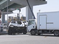 運転の78歳男性死亡…右折の軽ワゴンが反対車線走るトラックと衝突 相手の46歳男現行犯逮捕