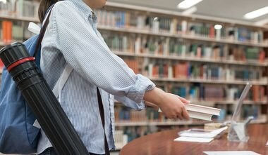 「図書館の本をアルコールや日光で消毒しないで」投稿が話題…利用者がするべき感染予防を協会に聞いた