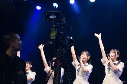 近くで撮影したイマーシブビデオは、演者をより身近に感じさせることを心理実験により確認