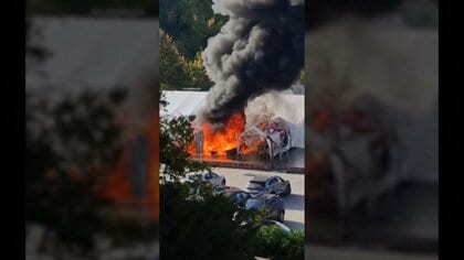 セルビア大統領支持者イベントで発砲・放火か…70歳男を逮捕　「政治的な動機による明白な凶行」ブチッチ大統領が非難