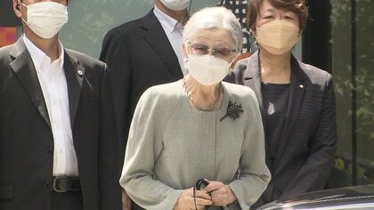 上皇后美智子さま　児童書の原画展へ　触って”視る”展示に「良い試みですね」