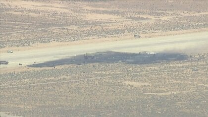 アメリカ空軍のB-52戦略爆撃機が離陸直後に墜落し炎上　8人死亡　性能向上に向けた試験飛行で　カリフォルニア州