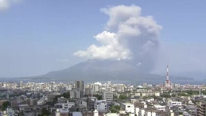 桜島で噴火　噴煙が火口から3000ｍまで上がる