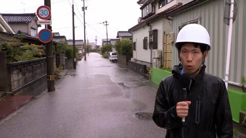 【中継】石川・羽咋市「想像を超える経験のない雨」至る所で冠水被害　通行止め相次ぎ水につかり動けなくなった車も