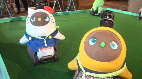 “ロボ友”交流カフェが渋谷にオープン ロボットランにロボ見知り?「ロボットは家族」の新しい価値観