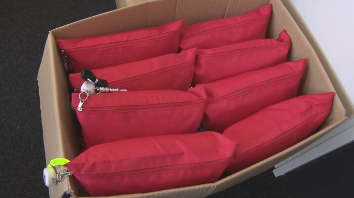 訪れた人に配られる特製ポーチ
