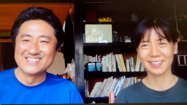 想田和弘監督(左)とプロデューサーの柏木規与子氏(右)は、夫婦で映画制作をしている