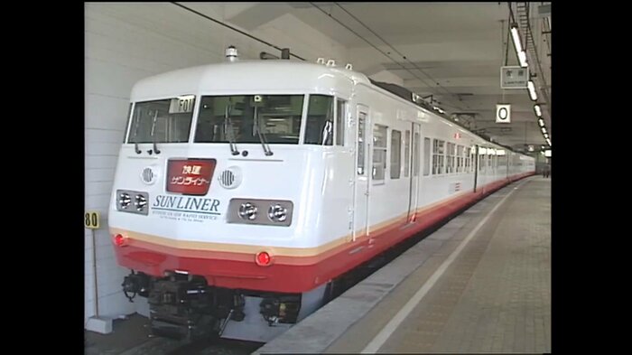 岡山駅と広島県の福山駅を結ぶ「快速サンライナー」