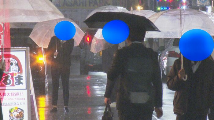 客引きとみられる男