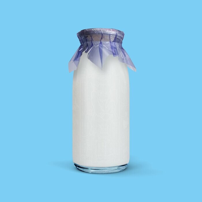 牛乳を飲む前の「ミルクコミック」(提供:関牛乳)