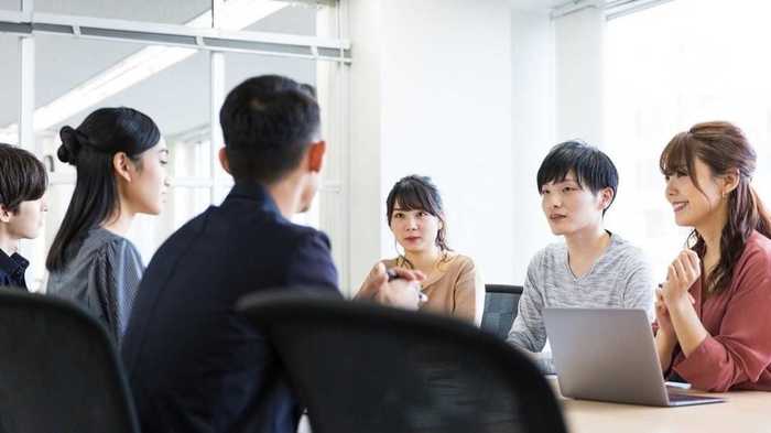 社内で交流を深めたい人たちへ…お酒に頼らないコミュニケーションの方法