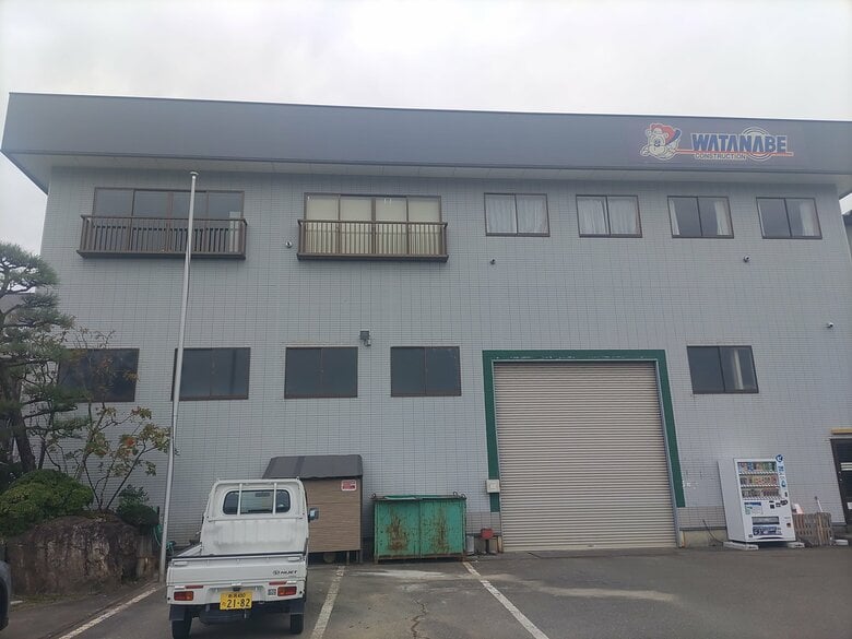 【速報・現場写真あり】新潟・阿賀野市の会社建物にクマが閉じこもる 住宅街のため警察や市が警戒強化|FNNプライムオンライン