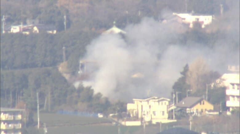 【速報】元日に住宅火災　木造2階建て住宅で2人暮らし　1人は避難もう1人は外出中　ケガ人なし　｜FNNプライムオンライン