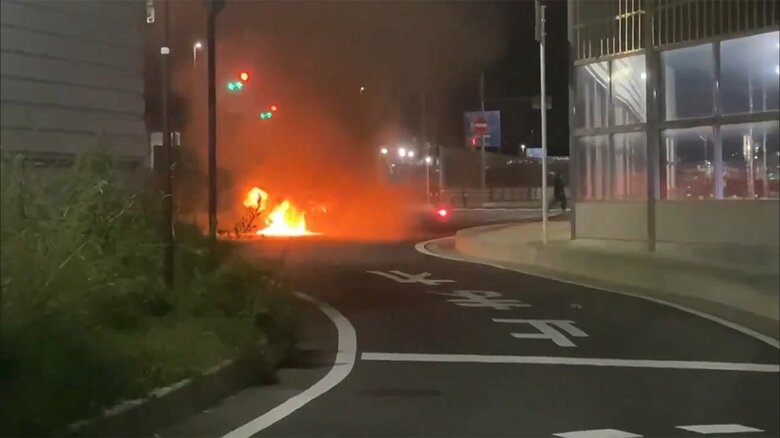 ルーレット族の男は、「無免許」状態で事故を起こし、車は炎上した(2020年6月 視聴者撮影)