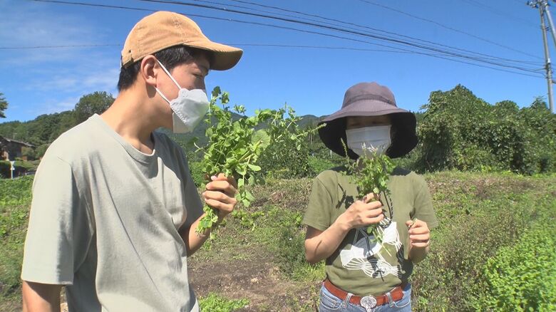 胎内市地域おこし協力隊　森麻衣子さん（右）