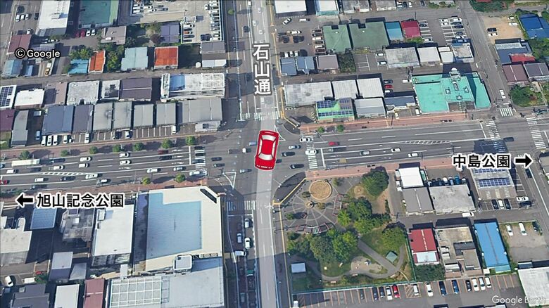 「変形した道」が事故の原因？