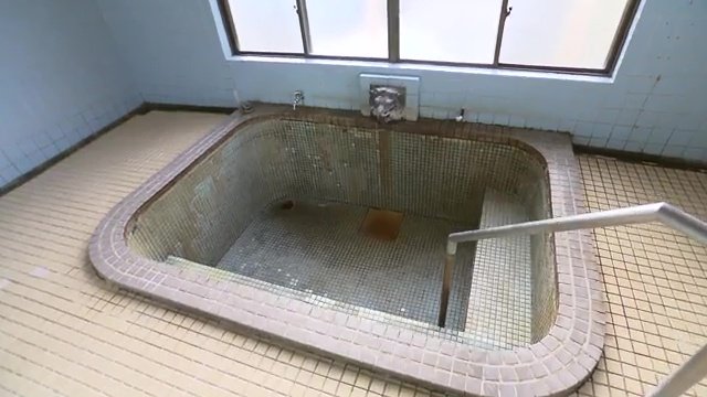 老朽化で温泉をくみ上げるポンプが故障