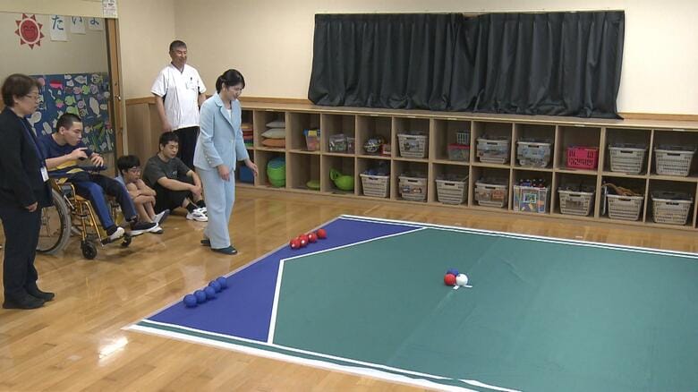 2投目は白い目標球の側にピタリ