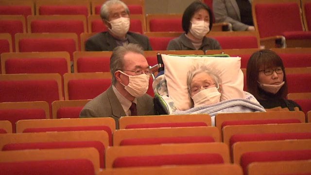 齋藤歌子さん（100）と息子の悟さん