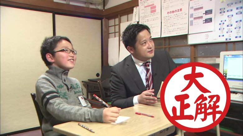 フラッシュ暗算対決で勝利する小学2年生の高山さん