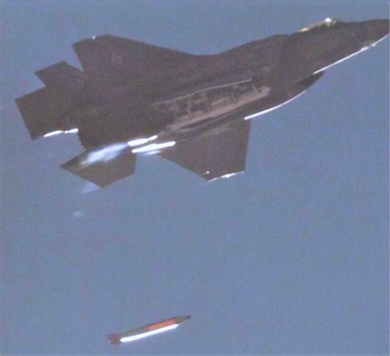 F-35A戦闘機からのB61-12模擬爆弾投下試験（米サンディア国立研究所）