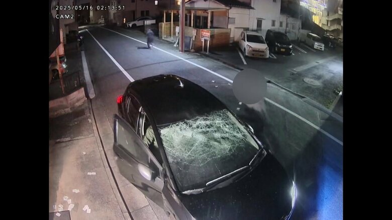 63歳店長が車のフロントガラスを破壊して強盗を“撃退”する一部始終