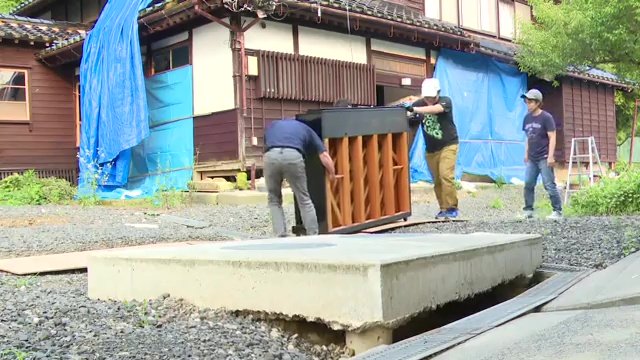 2024年7月　石川県輪島市　修復のため運び出されるピアノ