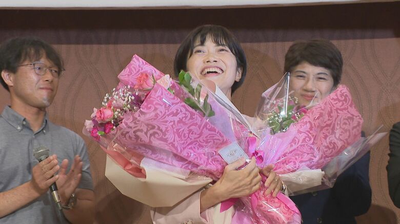 立憲 打越さく良氏が再選果たす