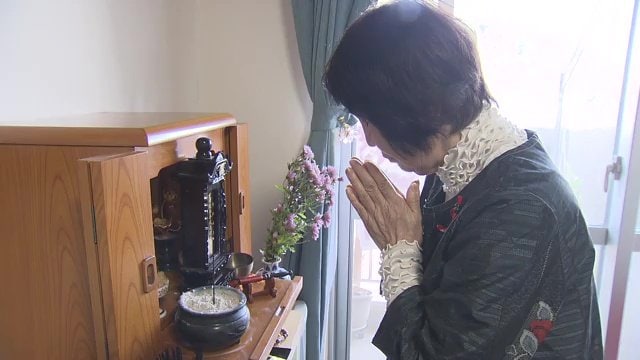 毎朝仏壇に手を合わせる