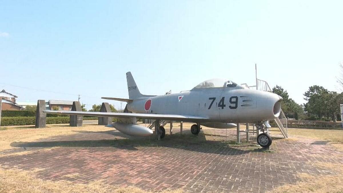 公園にある“戦闘機”と“謎の壁” 歴史を伝える使命を担ったホンモノだっ