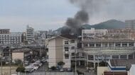 一時騒然…松山の住宅地で住宅燃える火事「２階部分から煙」当時は住人が不在　警察が原因調べる【愛媛】