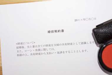 「冷蔵庫に貼っている夫婦も」日本での“婚前契約”がじわじわ増加中…その実情を聞いた