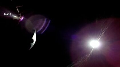 アルテミス計画　宇宙船オリオンが40万6700キロ超の人類最遠到達　難所の月の裏側飛行も成功