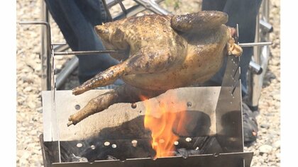 「新しい地元の名物作ろうぜ」専門分野異なる3人がBBQグリル開発　鶏の丸焼きからバウムクーヘンまで